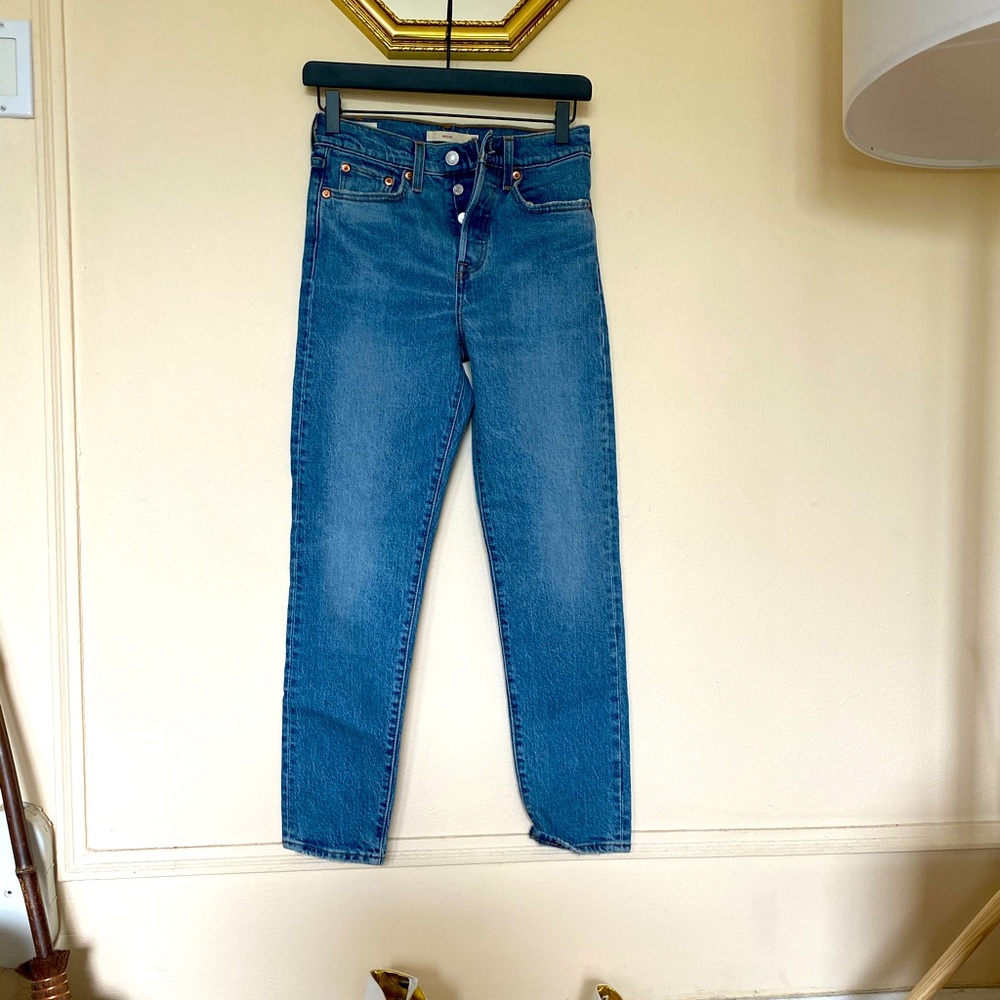 Levi’s Wedgie fit sz24